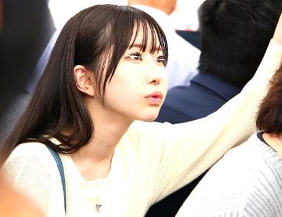優良サイト ＜美尻女！＞「ケツ・・・エッロｗ！」清楚なのにピタパン激エロ尻女子！半脱ぎ状態でアナルを見られやられてしまった！