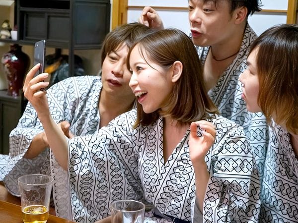 ＜人妻NTR＞会社の温泉旅行で肉便器にされ輪姦乱交SEX！泥酔するエロ巨尻な上司をマッサージで発情させ…＜ハメ撮り＞